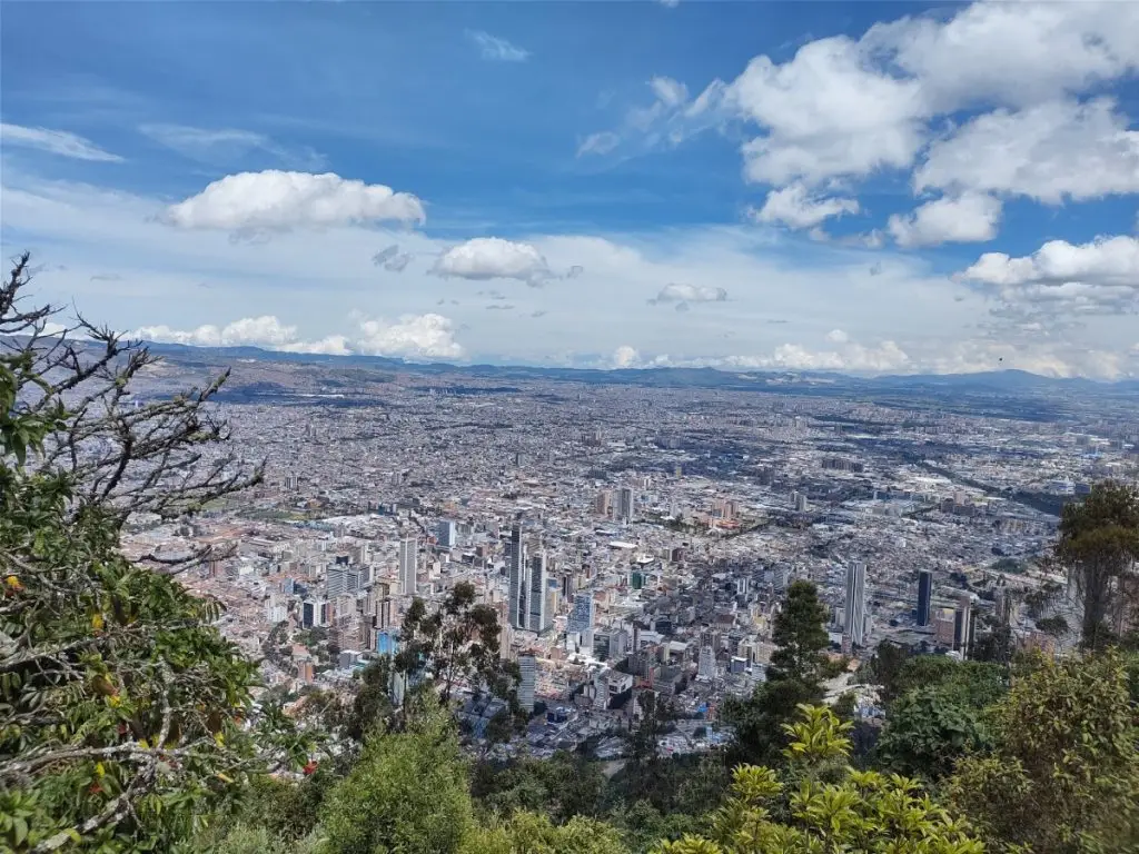 Πανοραμική θέα της Μπογκοτά από το βουνό Monserrate στην Κολομβία.