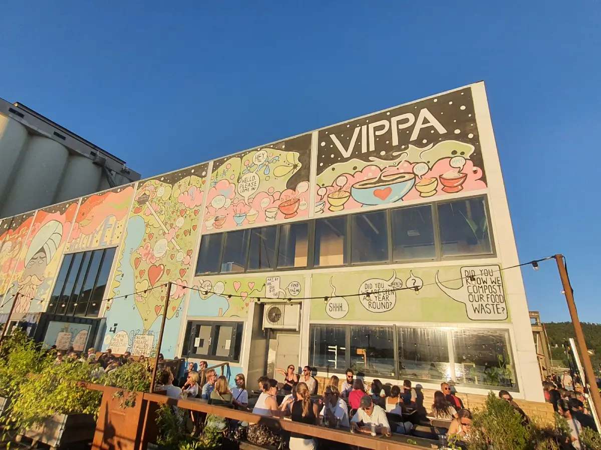 Vippa Oslo, πολύχρωμος χώρος street food δίπλα στη θάλασσα