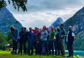 altervan-roadtrip-group-mountain-view